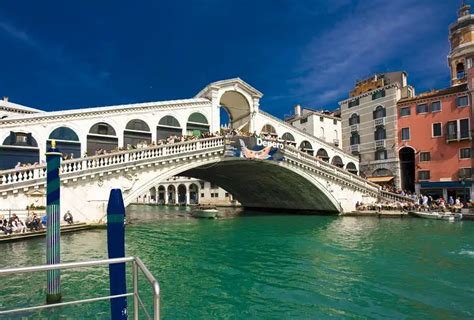 3 historical sites in venice.